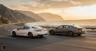 Toyota Camry XV55 və Honda Accord 2018: Midsize sedanların müqayisəsi Azərbaycanda
